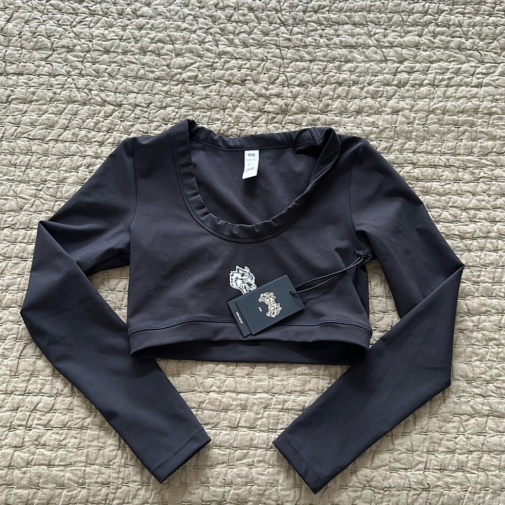 Darc sport cropped scoop neck long sleeve